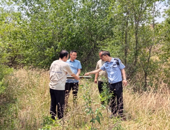 长治潞城：田野惊现疑似“炮弹” 民警及时妥善处置