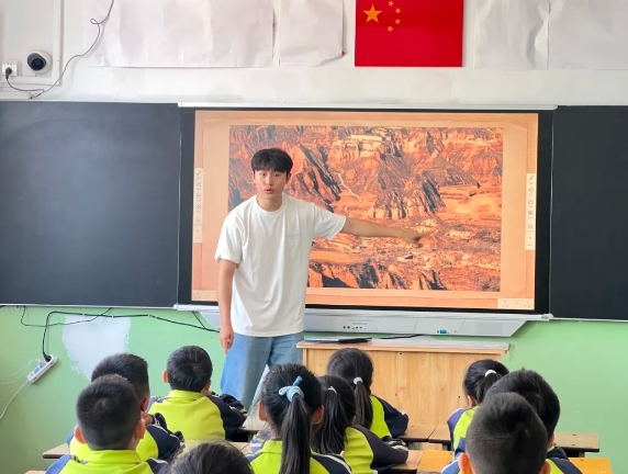 授渔吕梁，美育花开 ——中央音乐学院、中央美术学院走进吕梁离