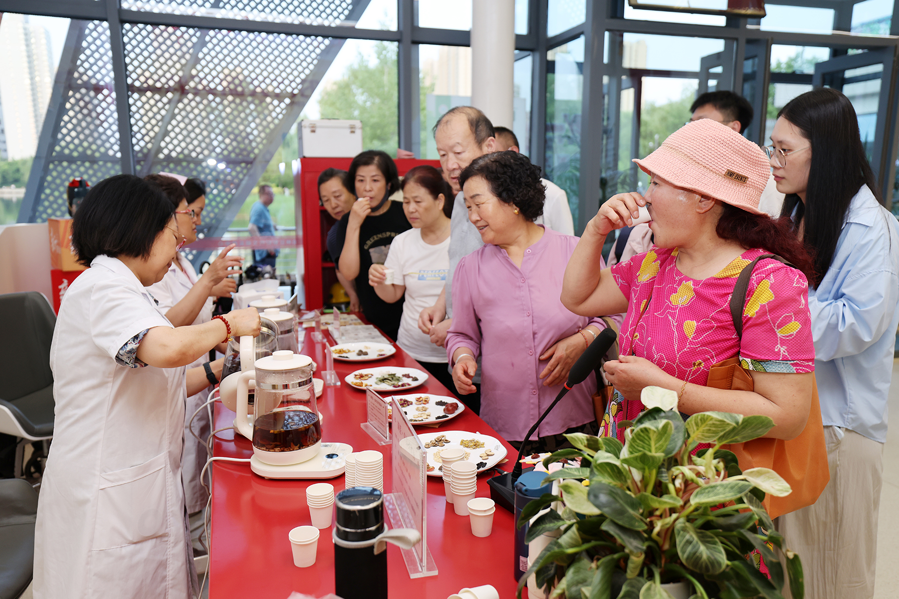 太原市万柏林区：“中医惠民行·健康进万家”中医药文化夜市盛大启幕