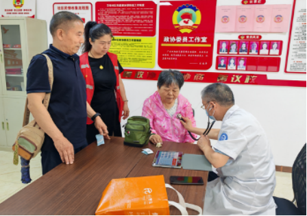 ​太原万柏林区杜儿坪街道开展老年人义诊活动