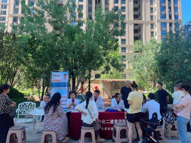 太原万柏林区长风西街街道：健康进社区  义诊暖人心