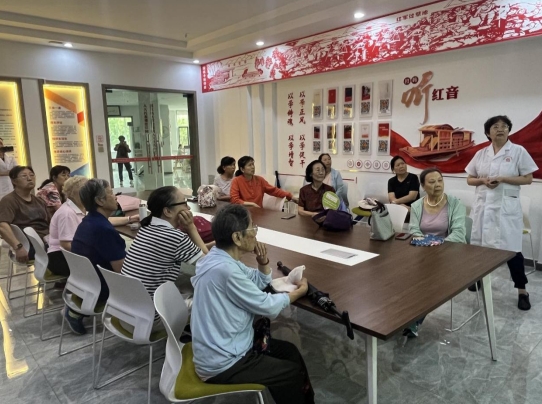 太原万柏林区兴华街道滨体社区开展“过敏防治有良方  义诊护航送健康”活动