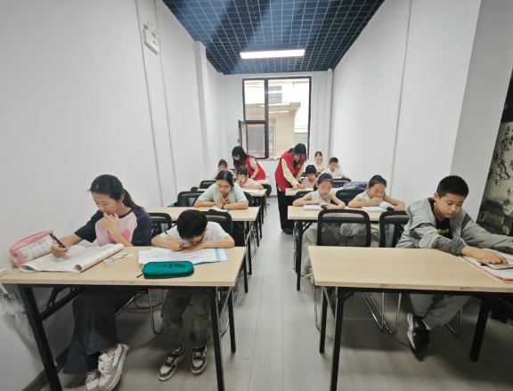 大学生暑假怎么过？来太原尖草坪区古城街道龙康新苑社区看看