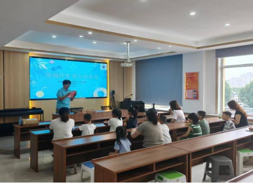 太原万柏林区兴华街道：制作创意相框，定格美好夏日