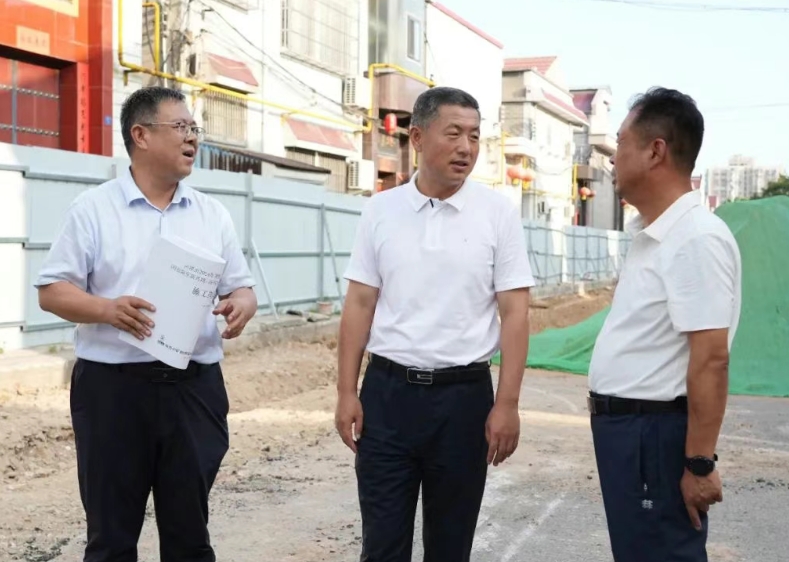 运城河津市委书记孟维君调研老旧小区和背街小巷改造工作