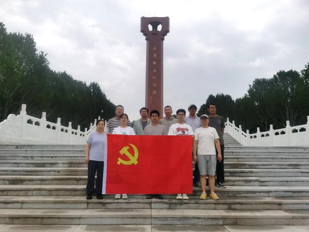 太原市政集团八公司党支部联合太原城建工程有限公司党支部开展“缅怀先烈  砥砺前行
