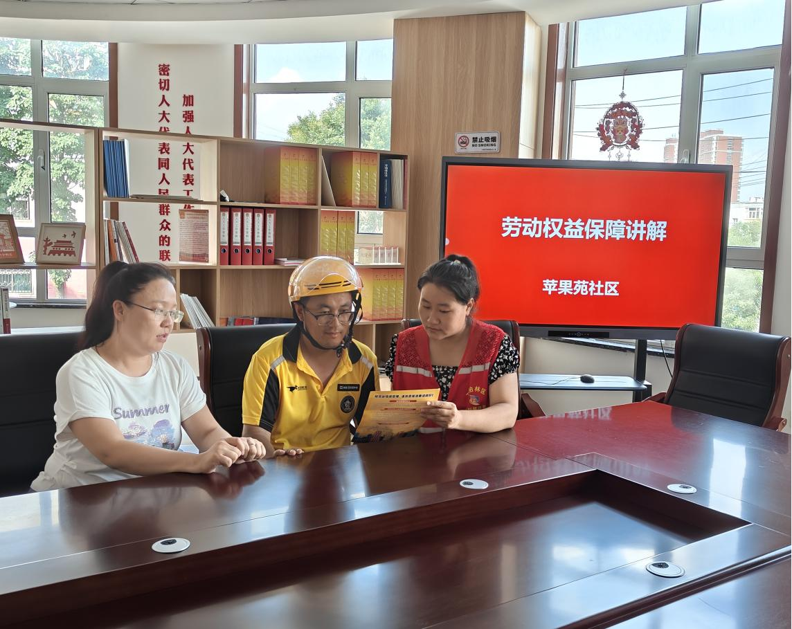 太原万柏林区杜儿坪街道：并“新”向党树旗帜，骑士节暖“新”更暖心