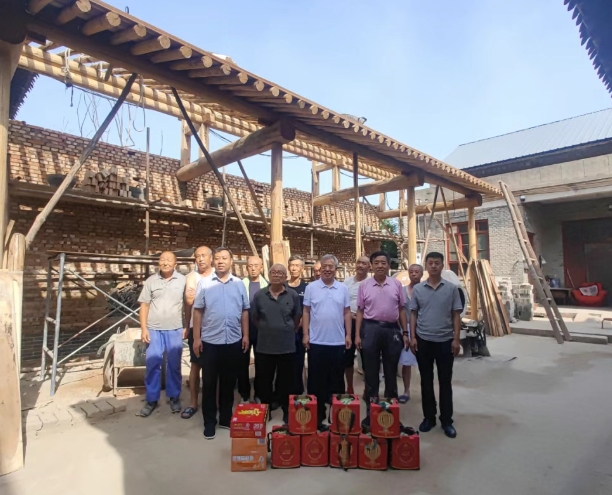 运城：翟冬鸿慰问程子华故居修缮工人