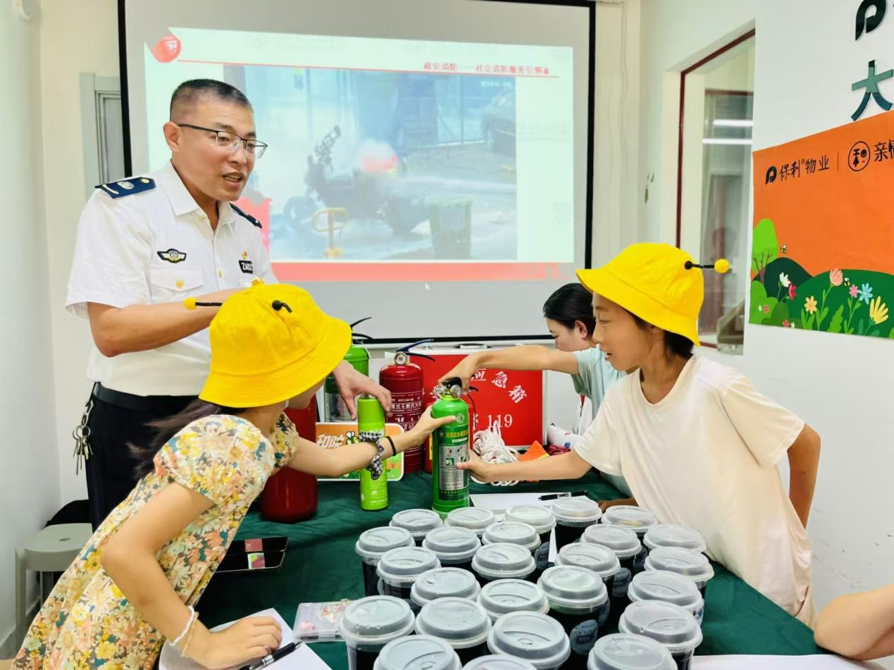 “少年儿童心向党  牵手护航伴成长”——太原：小小消防官安全知识进家庭主题公益活