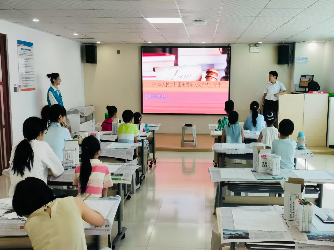 太原万柏林区长风西街街道开展“守护少年的你”普法讲座