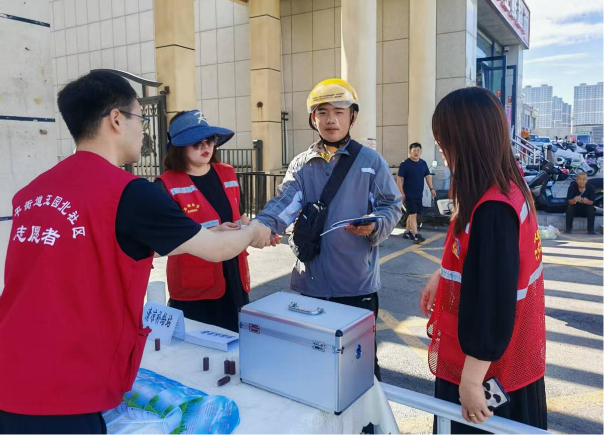 太原万柏林区和平街道各社区开展“7.17骑士节”主题活动