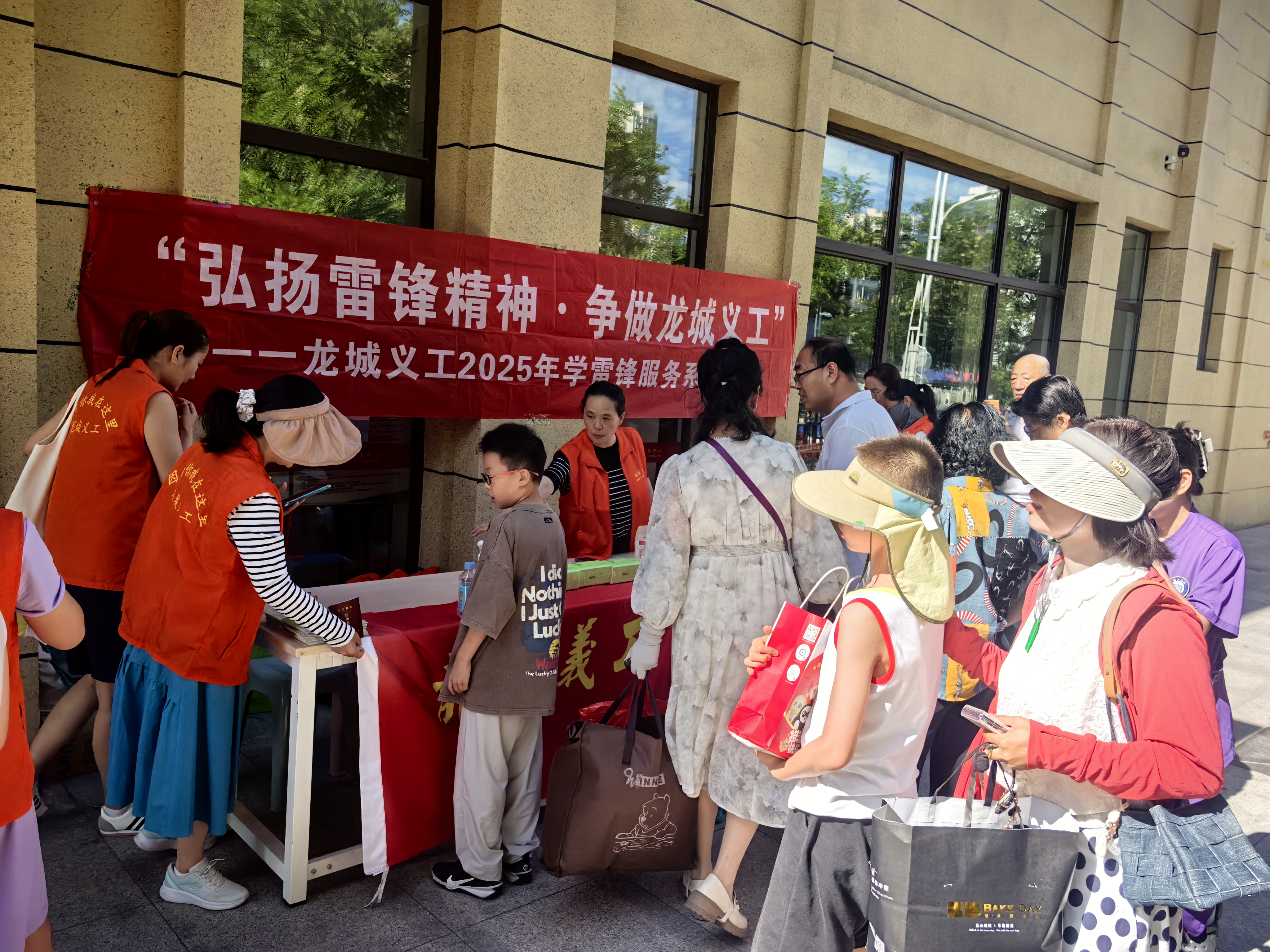 太原杏花岭区巨轮街道：“衣”旧有爱  让爱循环