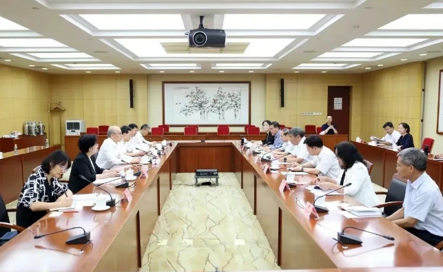 接受监督：重在自觉、更在日常