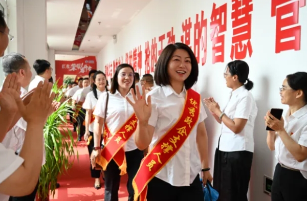 吕梁移动分公司召开2024年度荣誉表彰大会