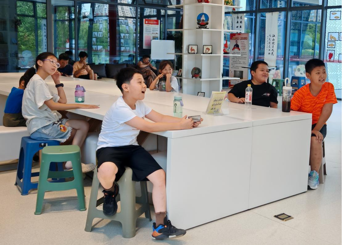 太原万柏林区长风西街街道：聆听游击队故事  致敬革命先烈