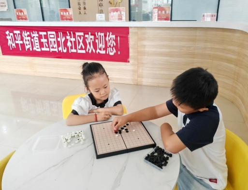 太原万柏林区和平街道：“棋”聚一堂共成长  跨代对弈话传承