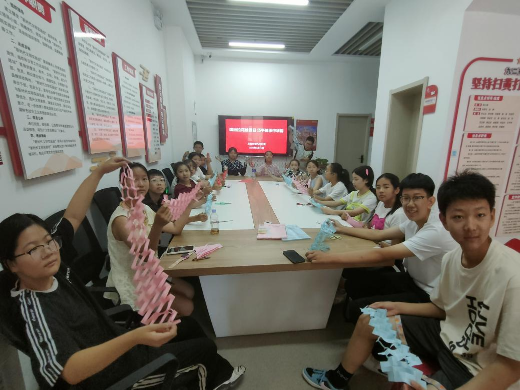 太原万柏林区王化街道：缤纷拉花绘夏日  巧手传承中华韵