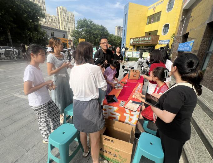 太原万柏林区千峰街道：以书之名  让爱出发