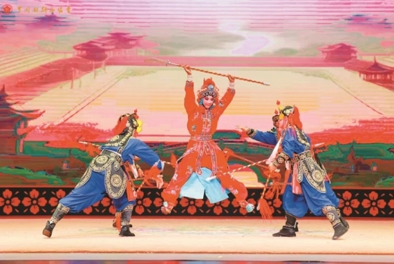 晋中艺校学生喜摘中国戏曲“小梅花”