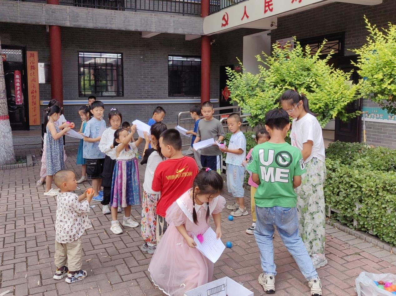 太原万柏林区兴华街道：海洋球接力战  快乐不止输赢