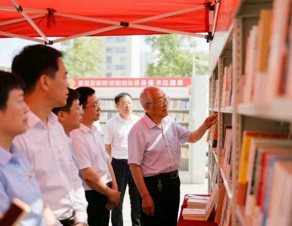 晋中灵石县“书香启智  文化铸魂”图书巡展启幕  离退休干部共赴书香之约