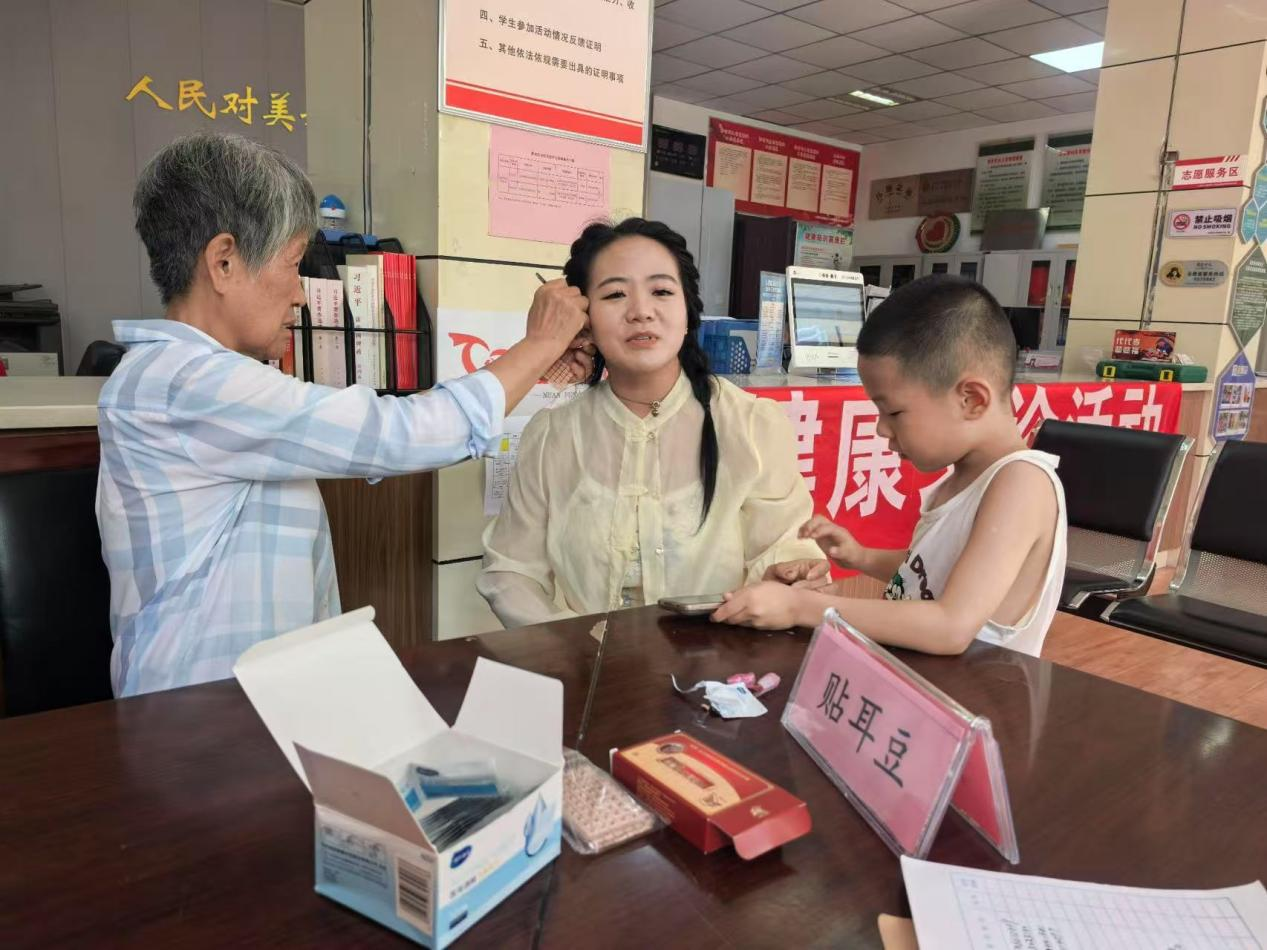 太原万柏林区下元街道：“聚能环”闪耀周三  便民服务日展现党建引领新活力