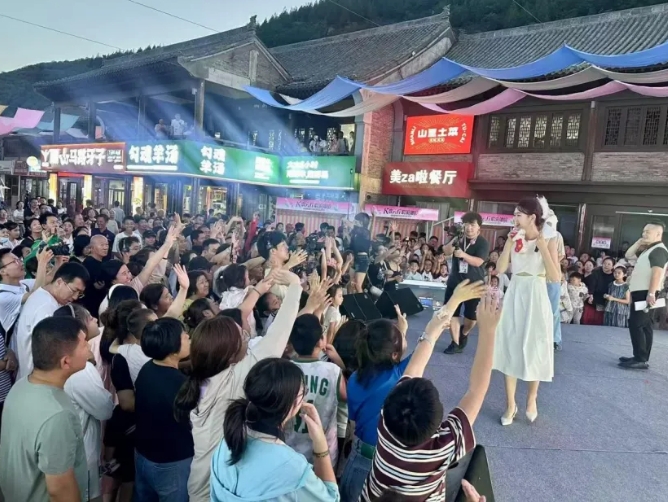 临汾乡宁全民K歌村晚夜游经济点燃暑期文旅新引擎