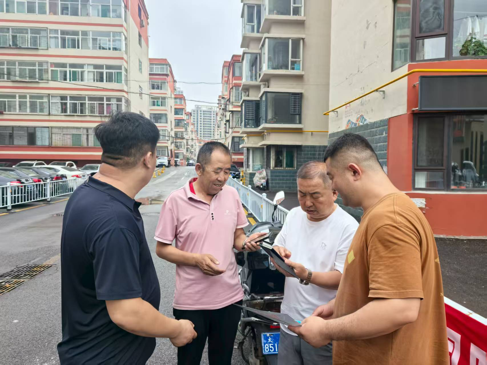 太原万柏林区南寒街道：“码”上听民意  党群心连心