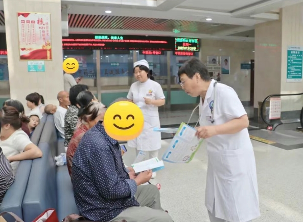 运城河津市人民医院开展世界肝炎日科普宣传活动