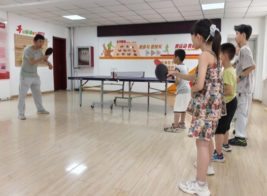 太原万柏林区长风西街街道乒乓球公益课堂开课了