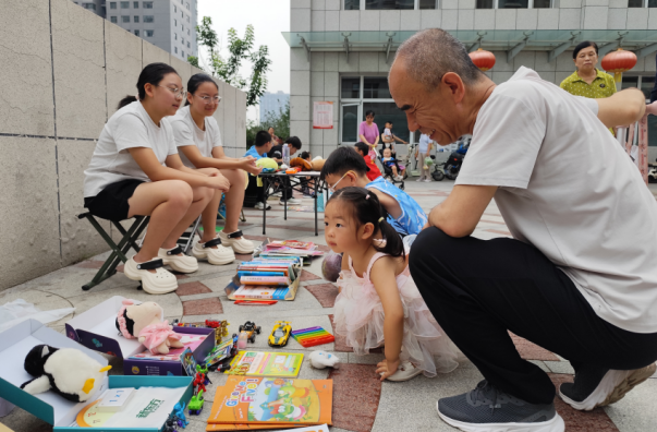 太原万柏林区南寒街道：换购小市集  邻里乐翻天
