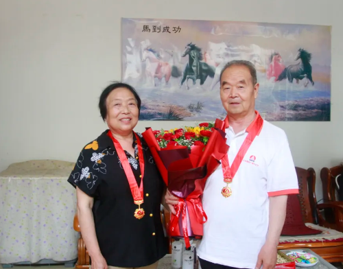 八一荣光 | 夫妻党龄102，双章同耀鉴忠诚