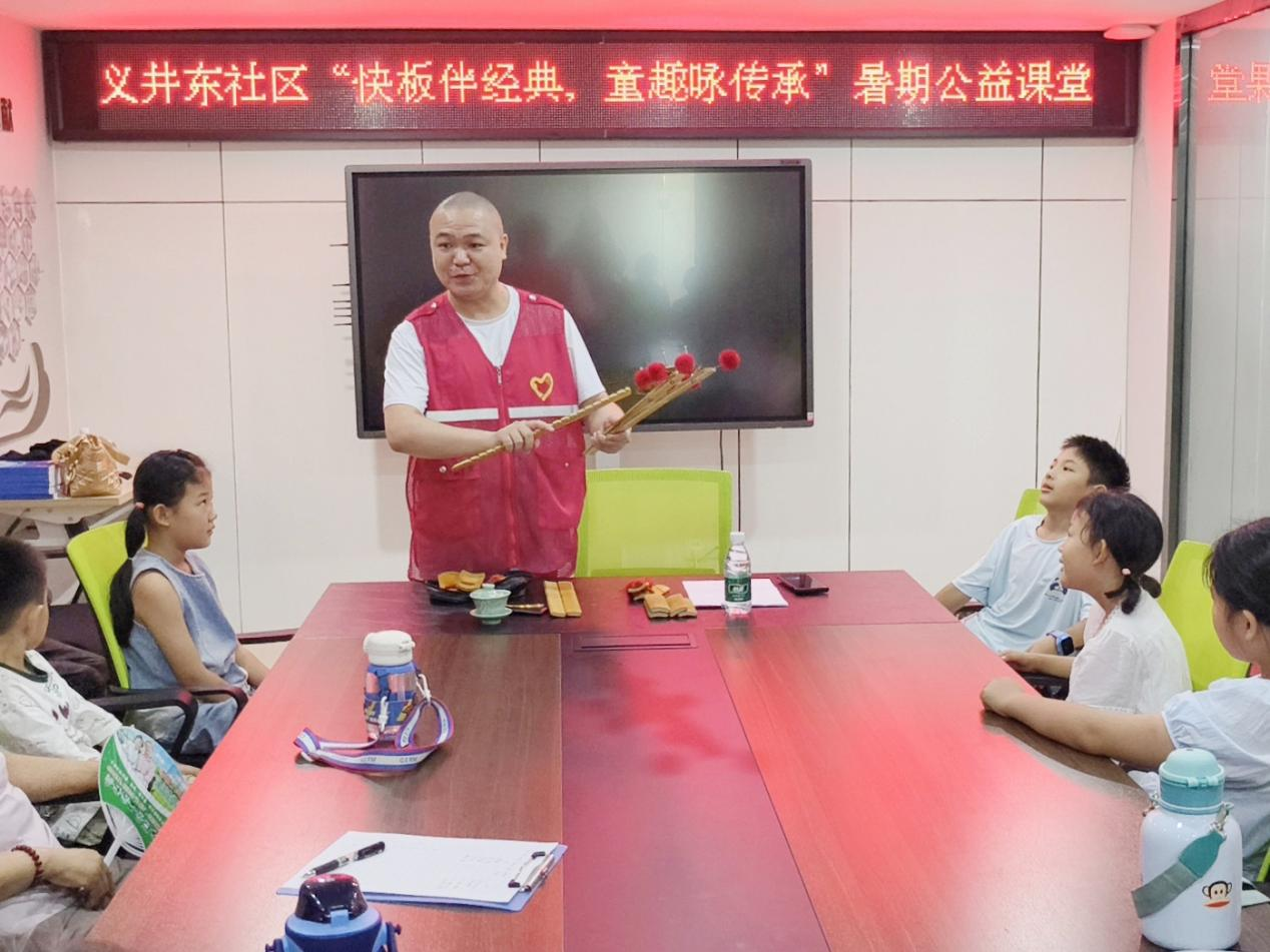 太原万柏林区长风西街街道：快板伴经典  童趣“咏”传承