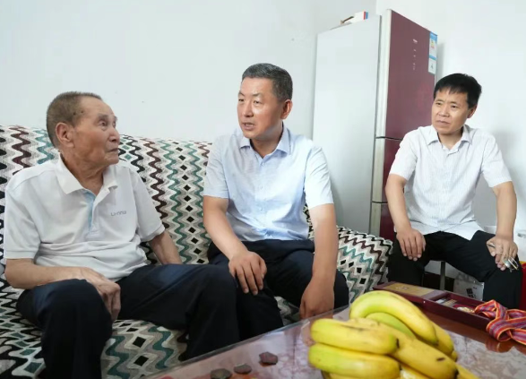 运城河津：孟维君等分别开展“八一”走访慰问