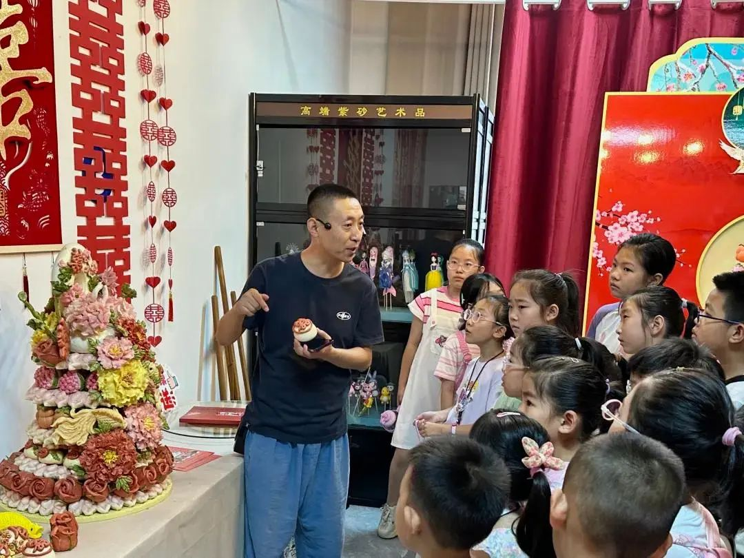 “萌娃邂逅非遗”太原万柏林区少年儿童暑期社会实践营走进小井峪文化产业园