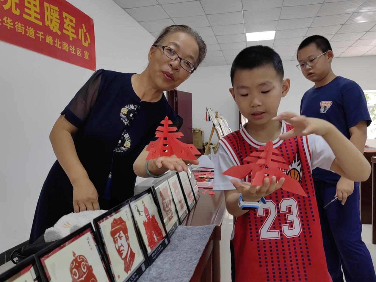太原万柏林区兴华街道：一纸传情系军心“八一”慰问暖意深