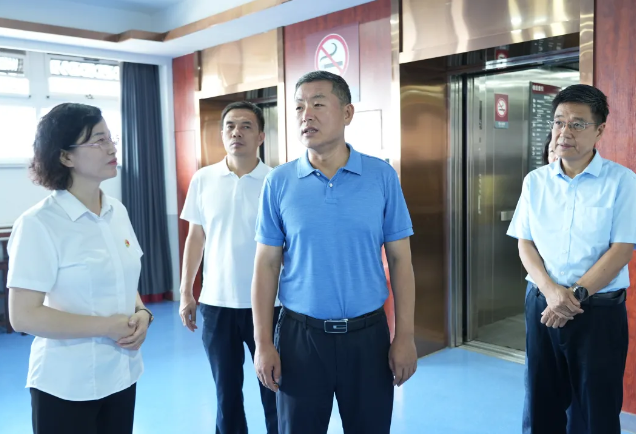 运城市委常委、河津市委书记孟维君莅临河津市中医医院调研指导工作