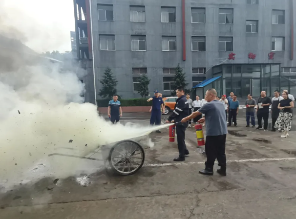 筑牢安全防线 守好动火作业“安全关” ——吕梁离石区消防救援大队开展全区动火作业