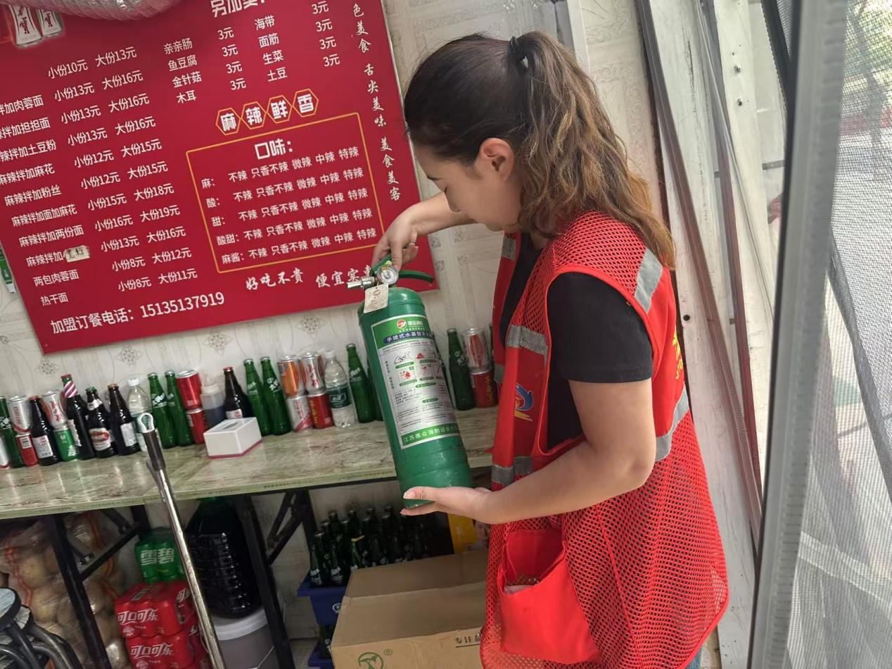 太原万柏林区和平街道：战高温护平安  织密安全防护网