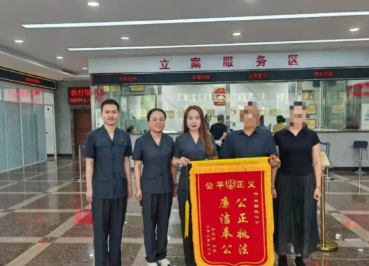 “高效解民忧  公正暖人心”——临汾洪洞法院速裁团队获赠锦旗，彰显司法速度与温度