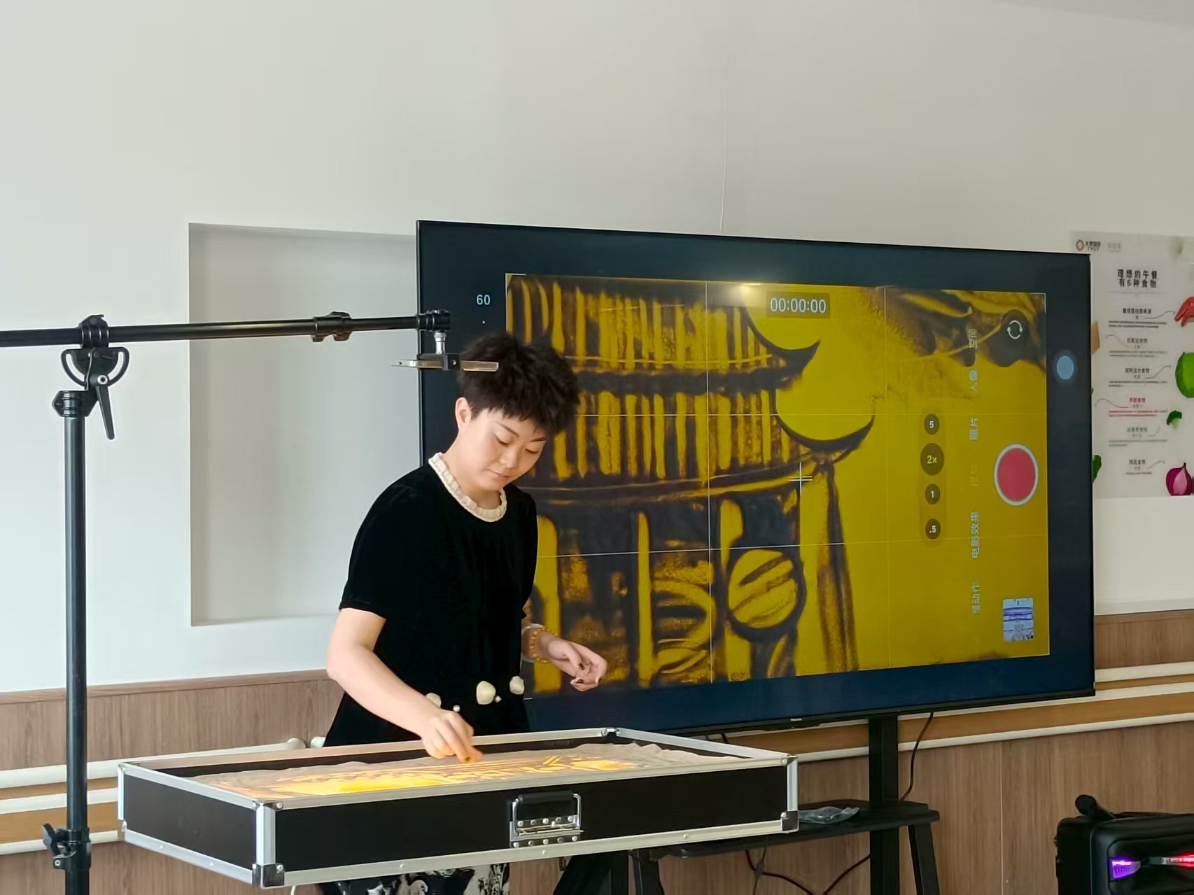 太原晋源区西中环二社区：沙画为媒传敬意