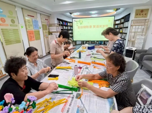 太原万柏林区兴华街道：金丝绕秋意  笑语庆华岁