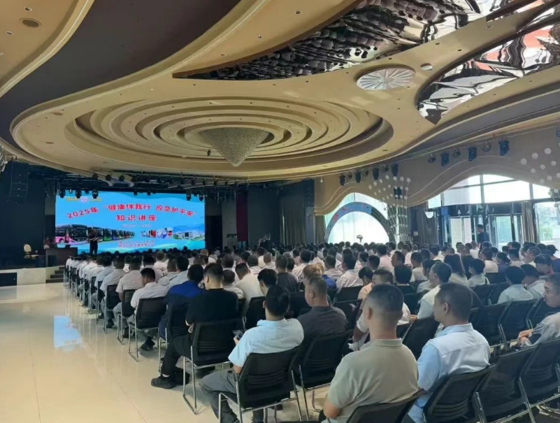 临汾市中心医院在市公交公司开展健康讲座