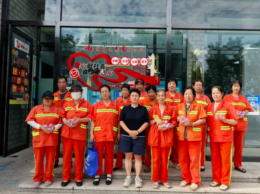 太原阳曲县：炎炎夏日里的“及时雨” 社区“送清凉”关怀直达户外劳动者