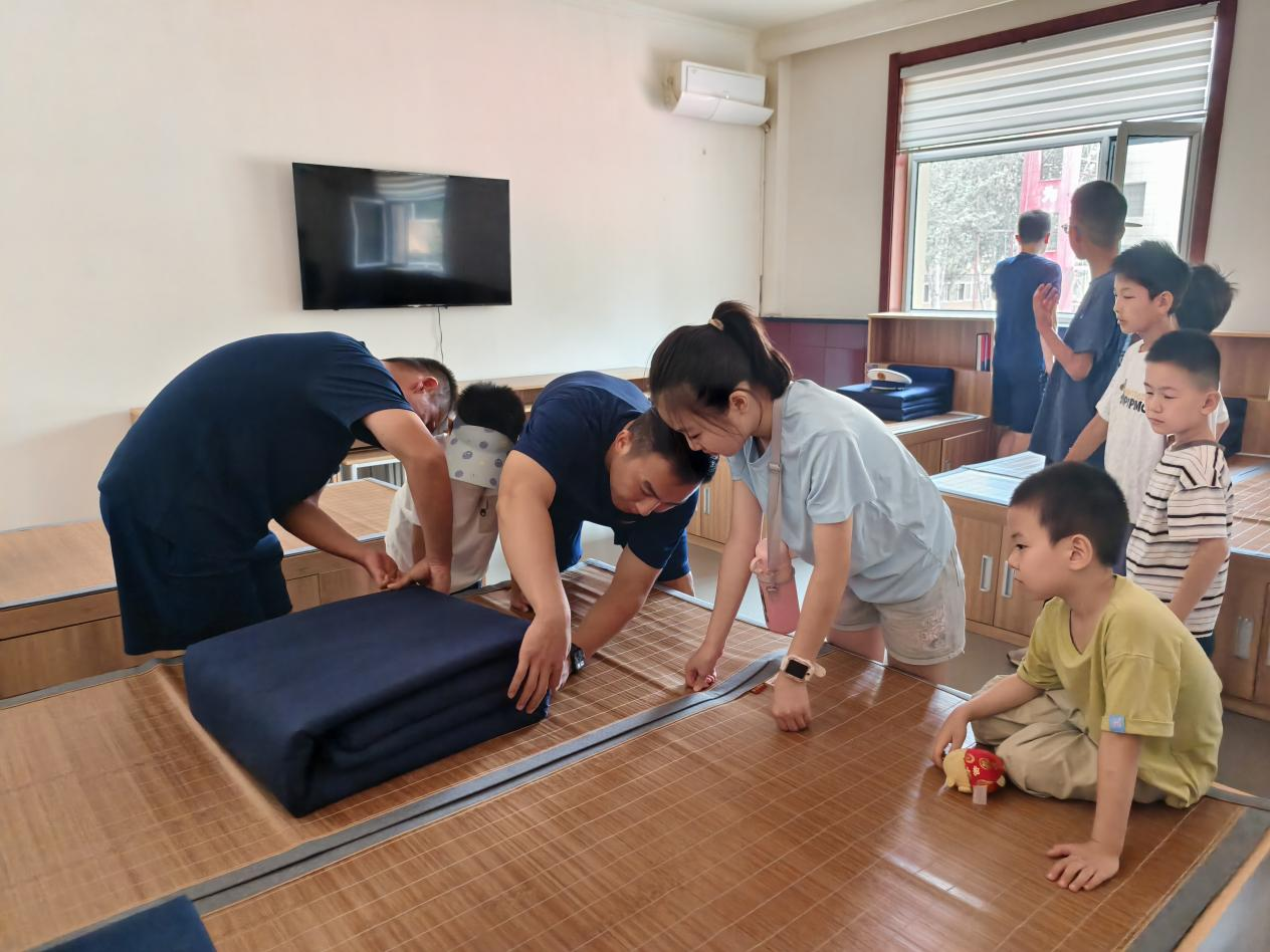 走进消防站致敬“火焰蓝”——太原万柏林区义井东社区走进“兴华消防救援站”亲子暑期