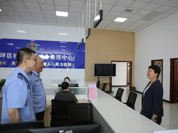 太原尖草坪区：刘锦春调研区社会治安综合治理中心