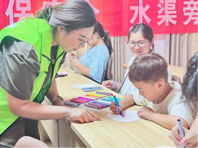 河南郑州:巧手绘清风 禁毒润童心docx603.png