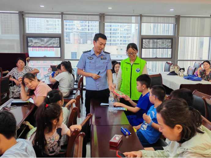 河南郑州：以“清醒”为墨 书写无毒青春华章215.png