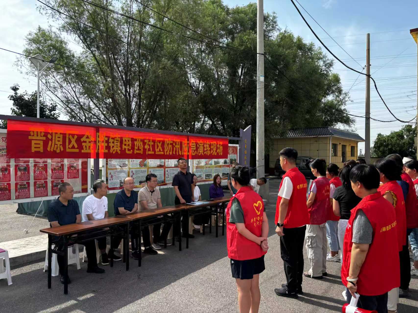 太原晋源区电西社区开展防汛应急演练筑牢社区安全防线