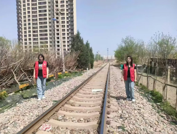 “铁脚板+绣花功”——太原尖草坪区迎新街街道南固碾社区“小网格”护航铁路“大平安